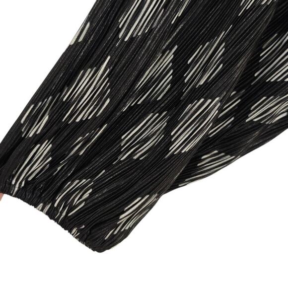 Chico's Diamond Foil Crinkle Tee Size Large / 2 Black White Geometric Plisse Top - Picture 4 of 10